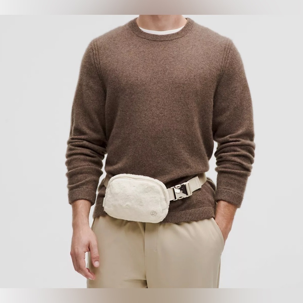 NWT Lululemon Everywhere Belt Bag Plush Fleece -Bone Color - Picture 4 of 11